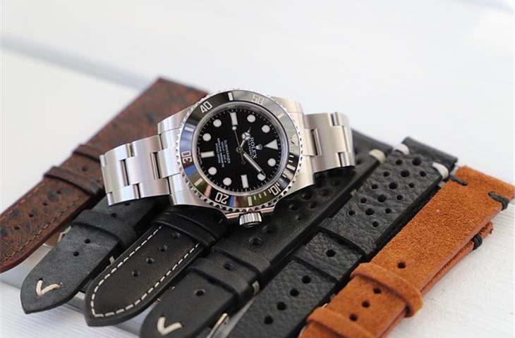 how many watches does rolex make a year
