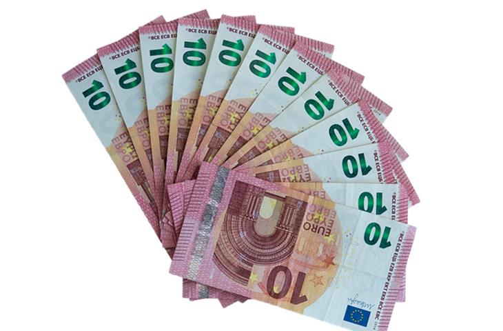 3000 dollars to euros
